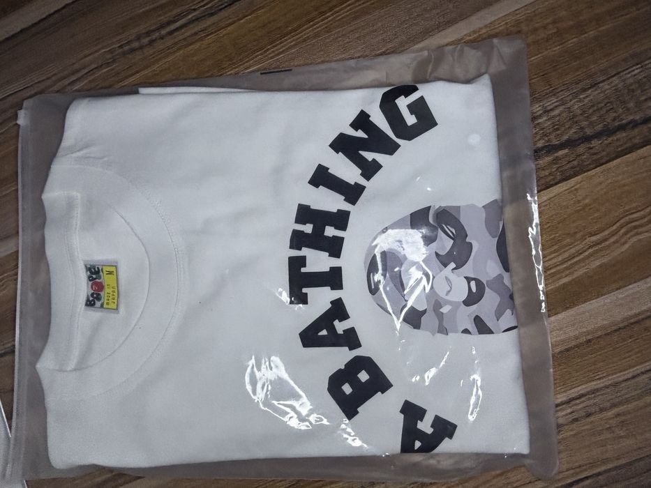 Тениска на марката Bape breathing ape