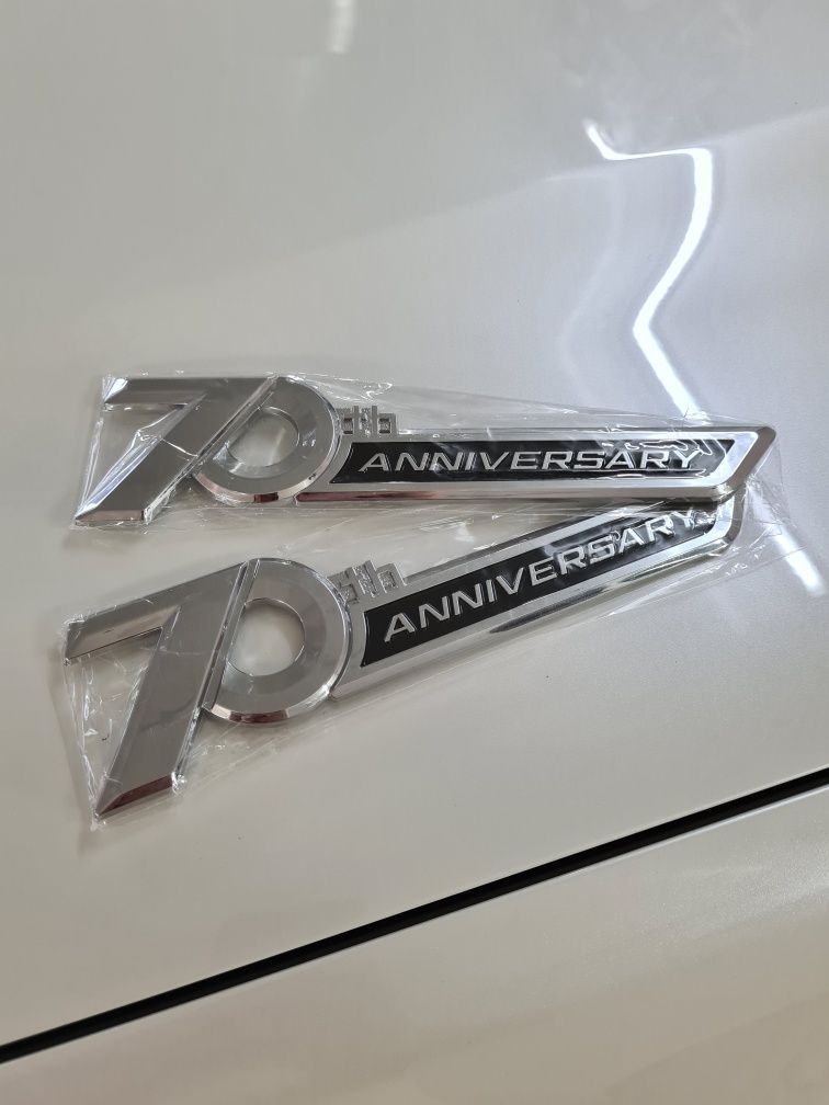 Эмблема 70th Anniversary  Toyota 2 шт.