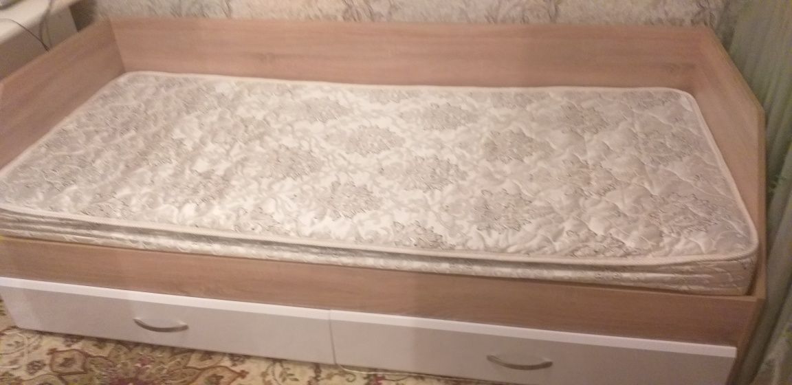 Продам кроват производства Россия, с двумя ящиками в отличном состояни