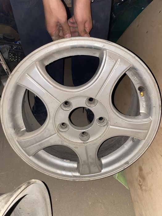 Диски на японца.