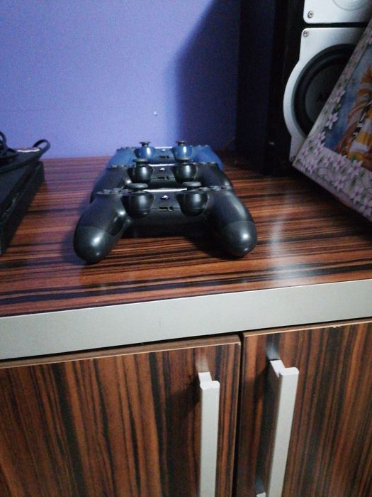 Playstation 4 slim de vânzare 3 console stare bună de funcționare