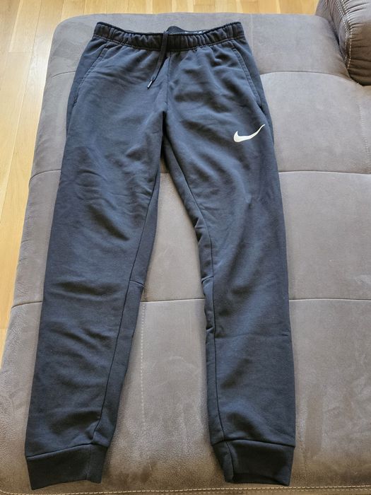 Черен панталон Nike DRI FIT S