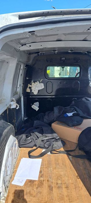 Renault Kangoo pentru marfa