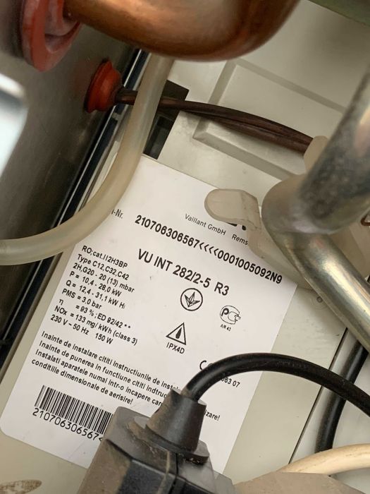 Centrala pe gaz Vaillant 282/2-5 R3 28-31 kw + kit evacuare gaze