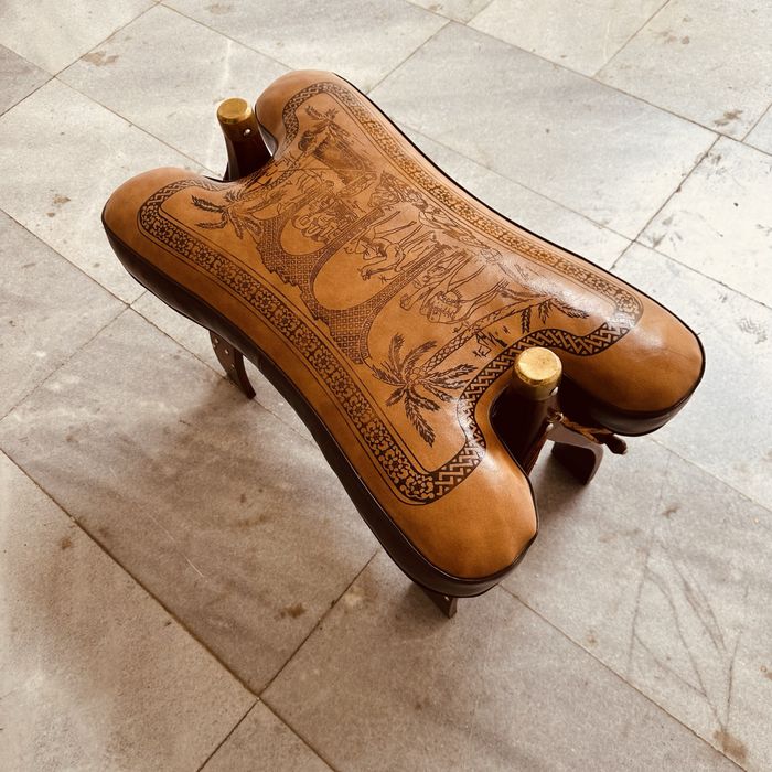 Ръчно изработена ориенталска табуретка от естествена кожа