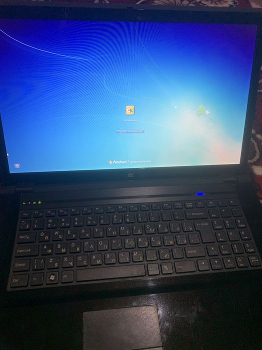 Ноутбук сотилади