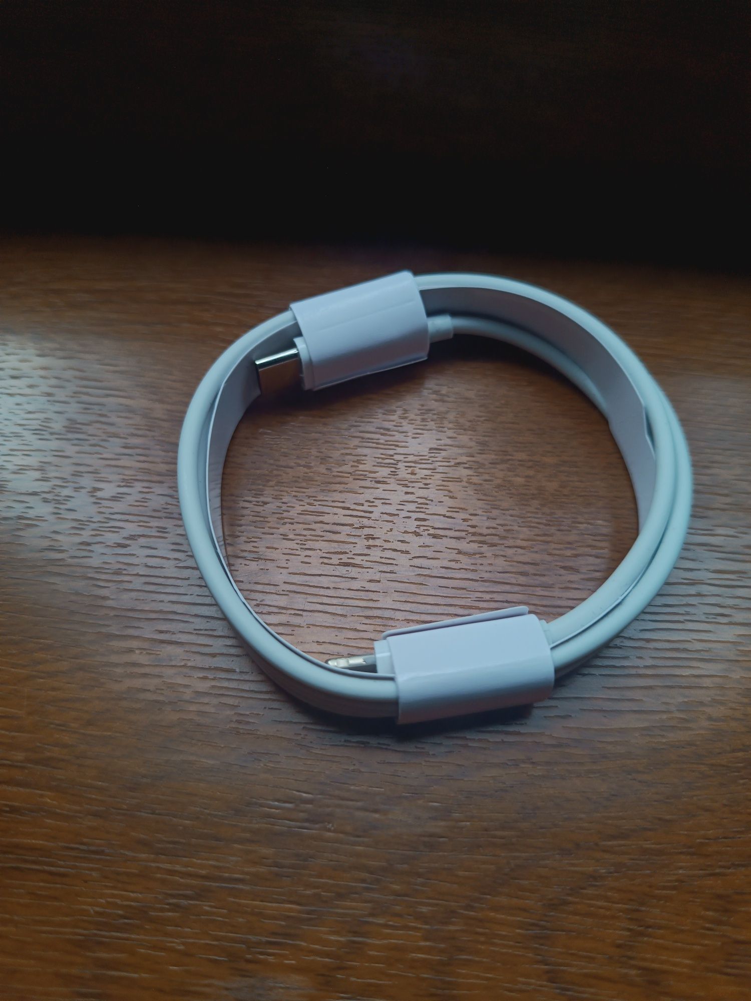 Продам щнур от AirPods оригинал