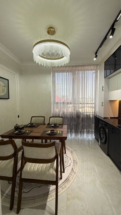 Продается 2 ком. Квартира на 2 этаже площадью 60 кв.м. В Багишамале