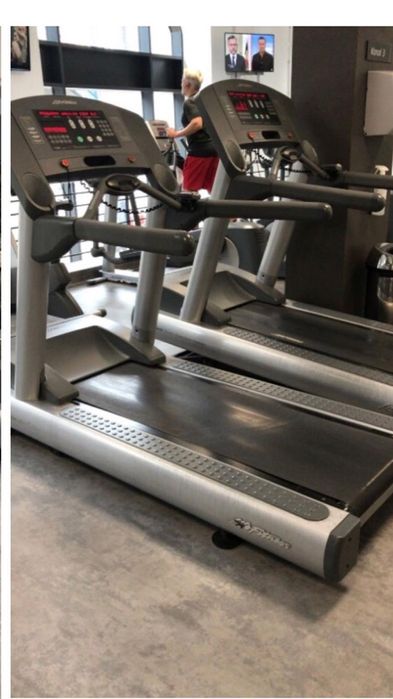 Depozit aparate profesionale life fitness