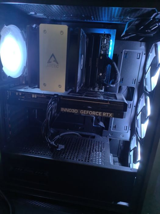 Мощен компютър 5060 TI 16 GB/32GB RAM/SSD 1 TB/Ryzen 5 9600X