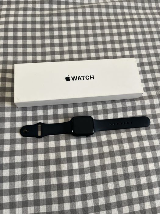 Apple Watch SE продается в отличном состояние
