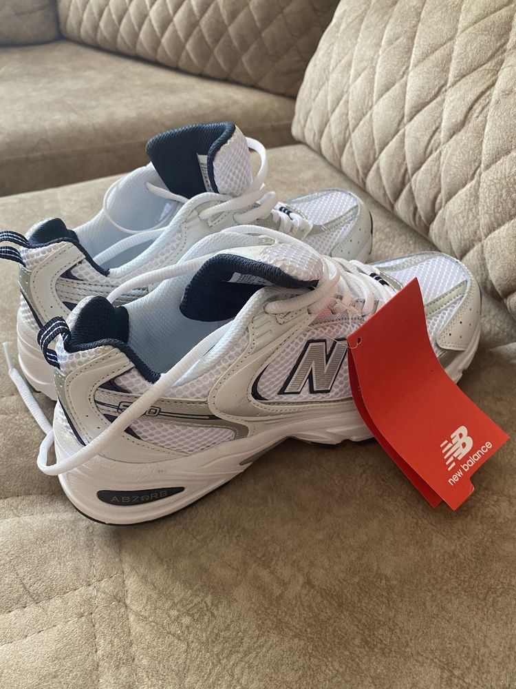 Papuci New Balance 530