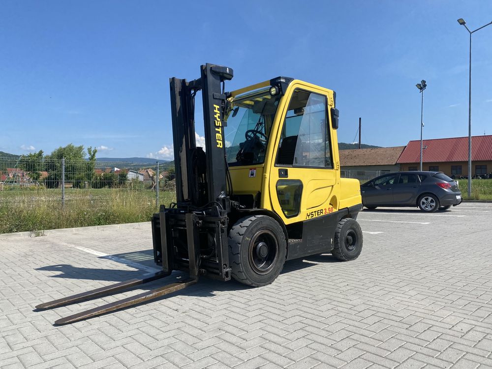 De inchiriat stivuitoare
