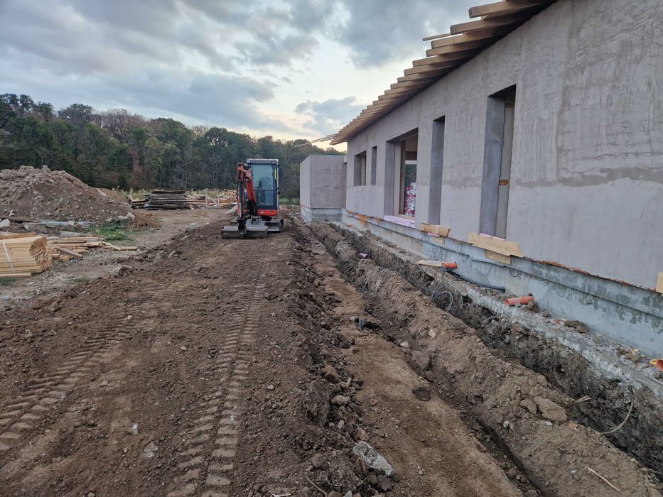 mini excavator de inchiriat