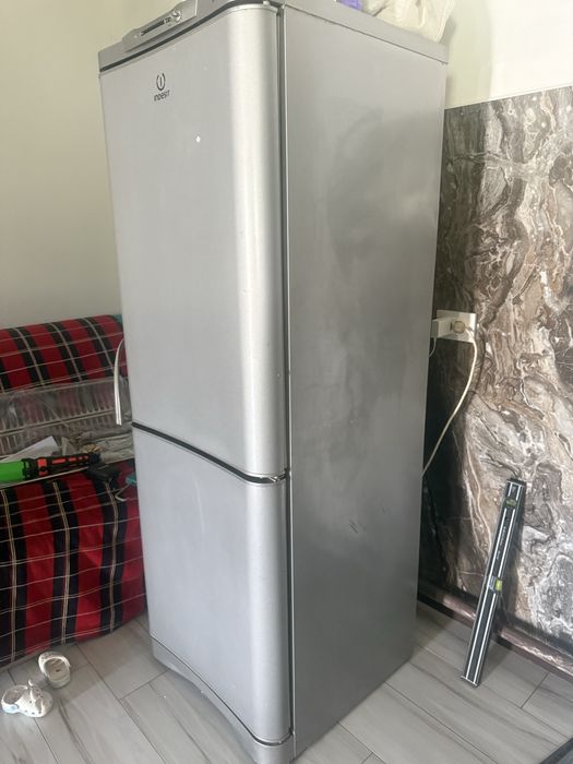 Холобильник бу indesit