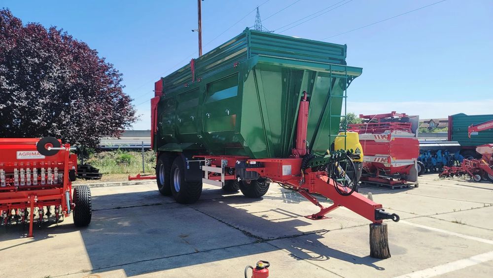 Agrimac Remorca 18 To Monococa 26 mc, 18 To util, cu snec de 55 To/ora, cilindru frontal cu basculare