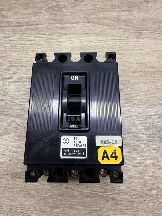 Прекъсвачи / Контактори