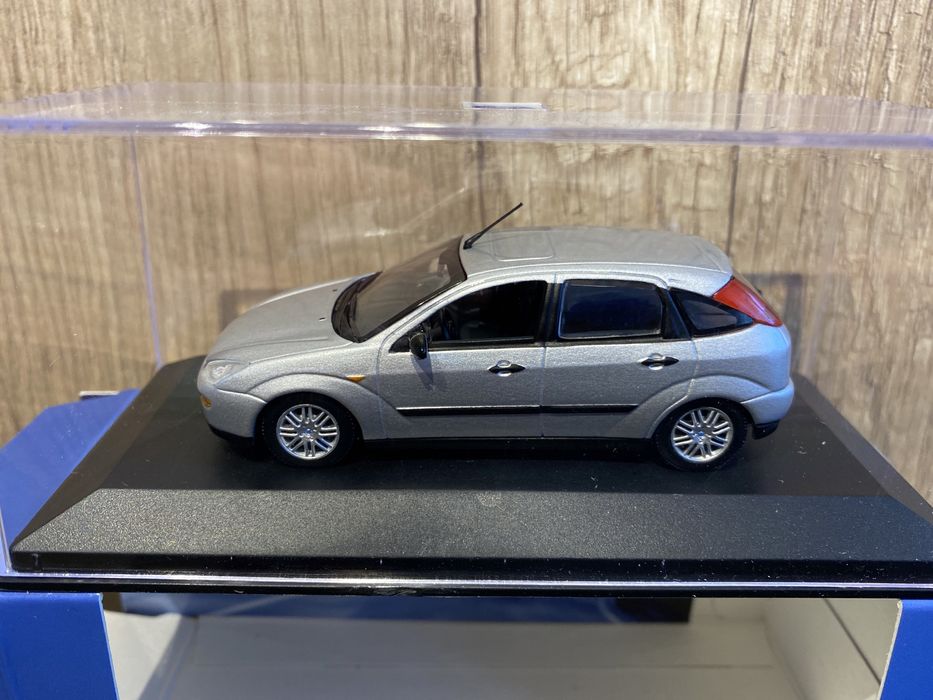 Minichamps Ford FOCUS an 1999 5 usi macheta metalică scara 1:43