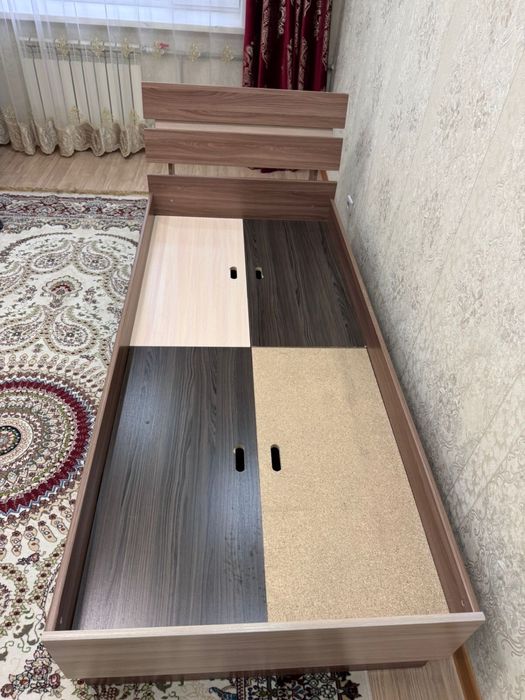 Продаётся односпальная кровать с матрасом