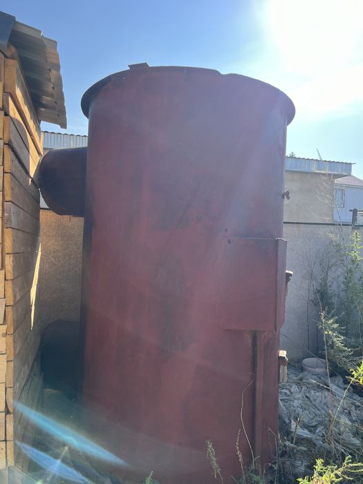 Бочка железная для воды длина 2.10 метр шерина 1.40 метр толшина 5мм..