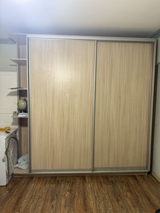 Шкаф купе , среднего состояния