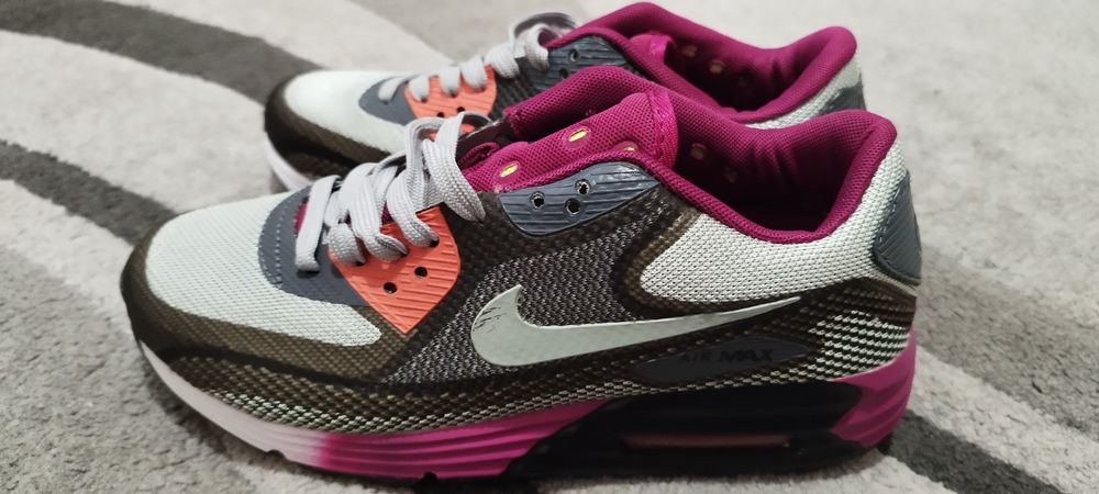 Нови дамски маратонки NIKE