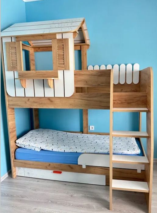 Двухъярусная кровать