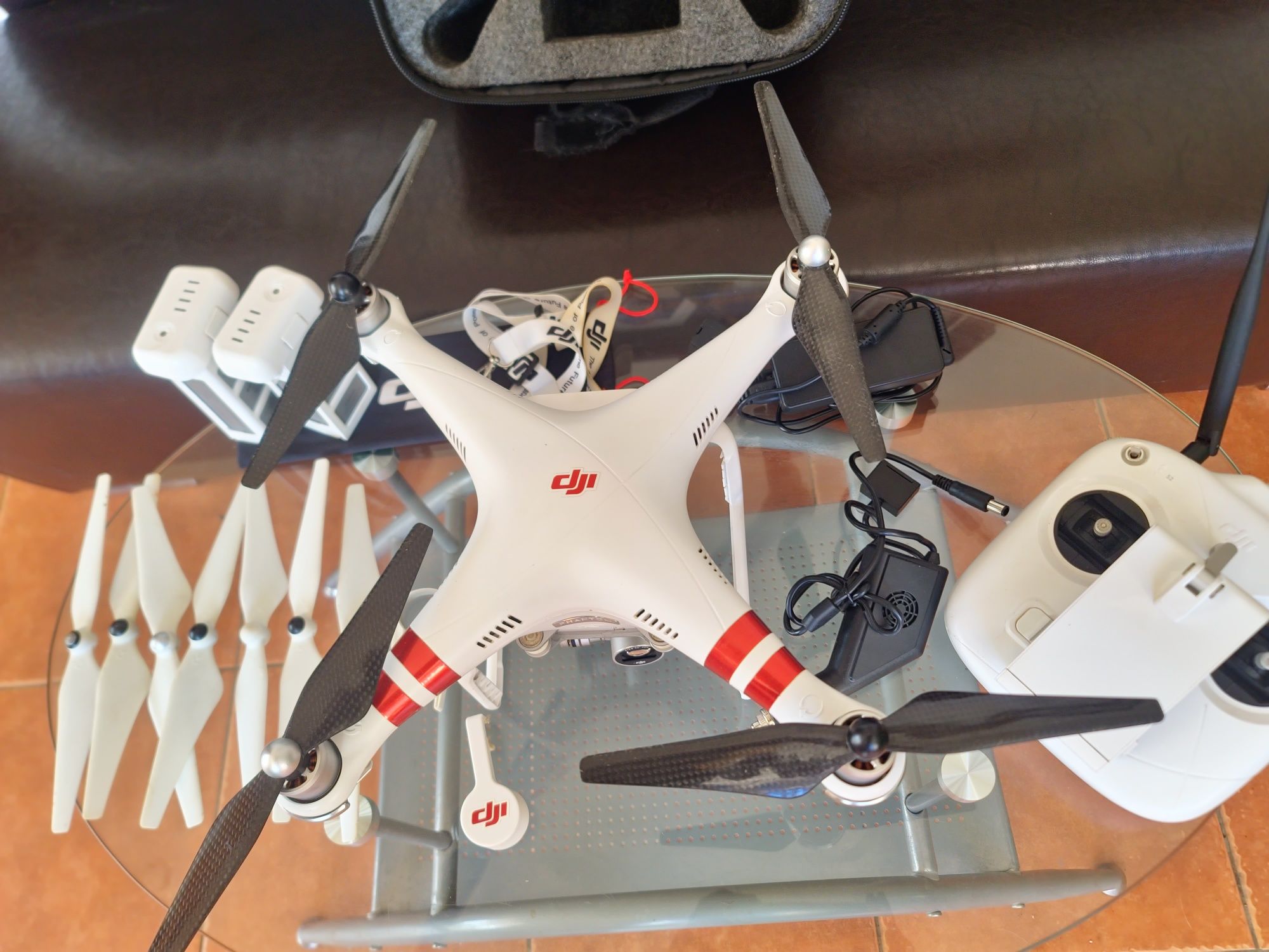 Drona DJI Phantom 3 ca noua
