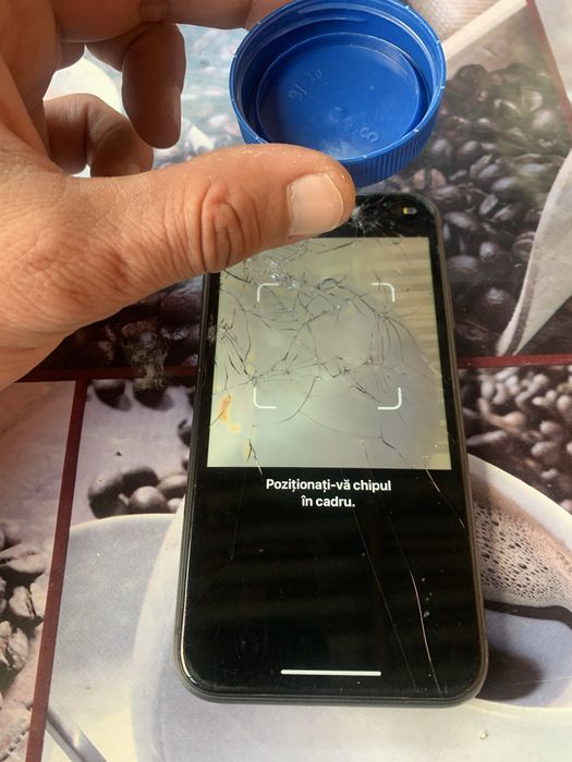 Iphone 11 pentru piese! Ecran spart totul functional!