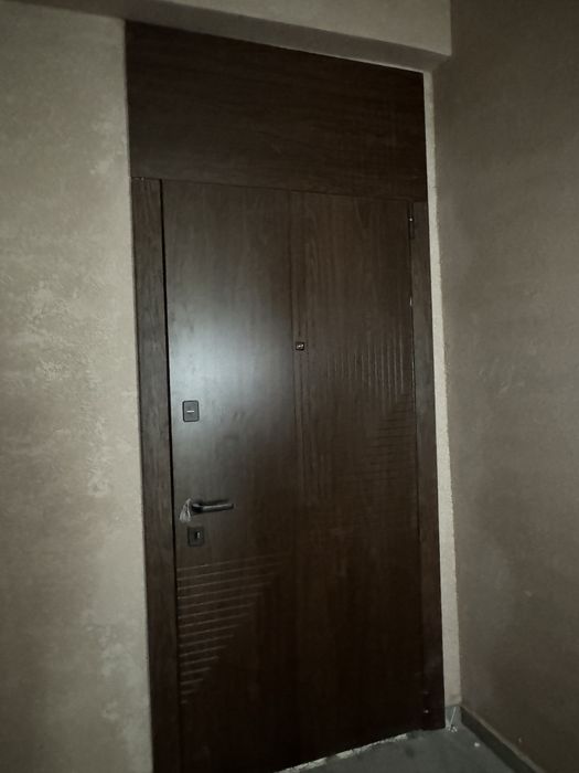 Продам входную дверь