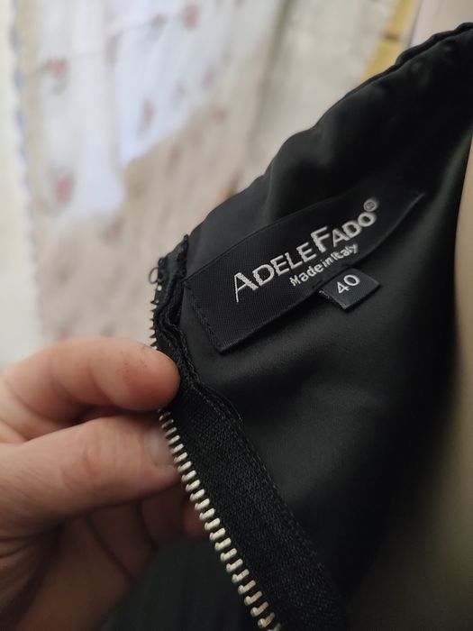 ROCHIE elegantă,de firmă ADELE FADO- made in Italy.Noua.