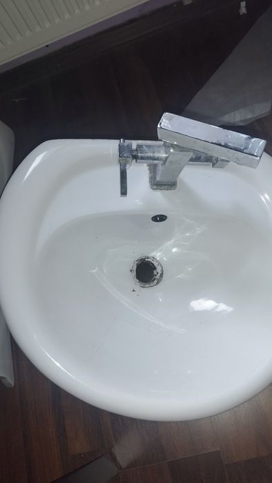 De vânzare CHIUVETA,baterie și picior sustinere