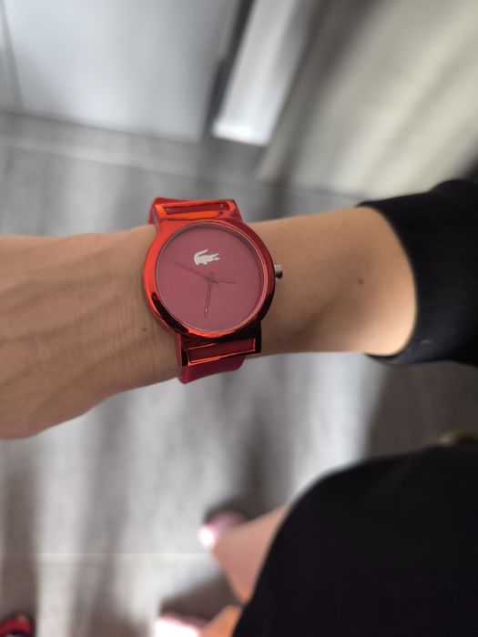 Елегантен Дизайн Часовник