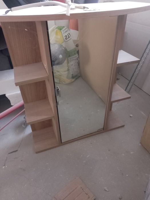 Горен шкаф за баня с контакт лампа и огледало