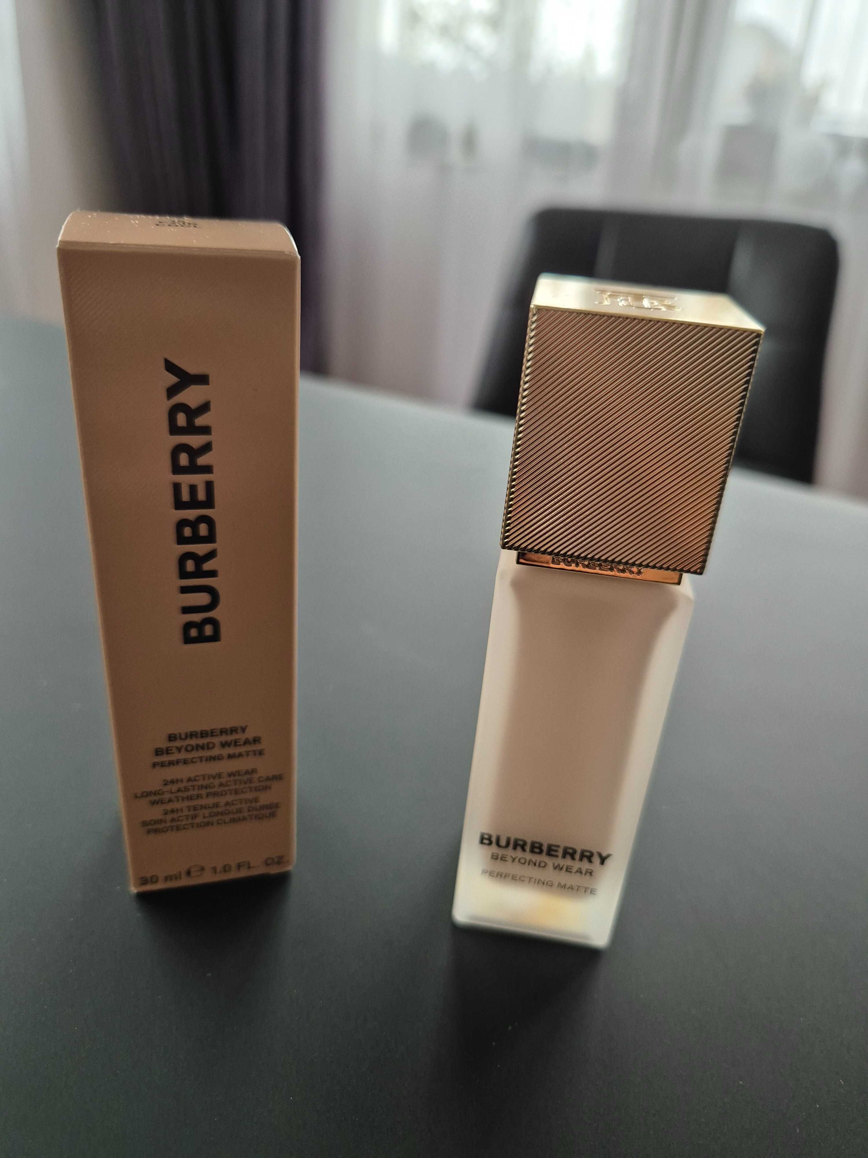 Фон дьо тен Burberry Beyond Wear Perfecting Matte
