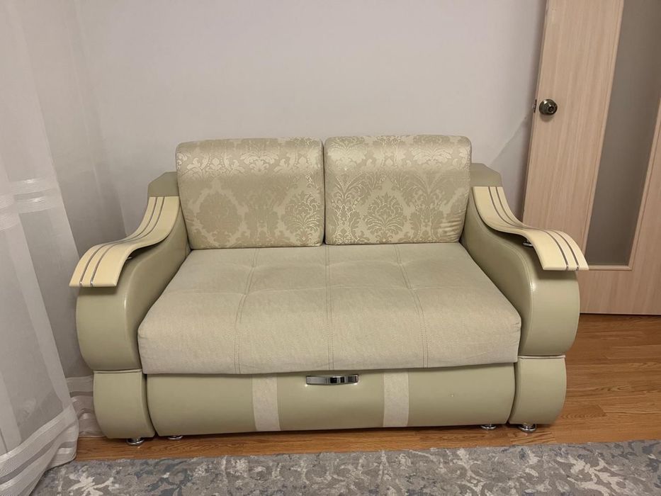 Продается диван в хорошем качестве