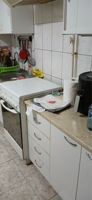 Inchiriez garsoniera la curte dn ghica