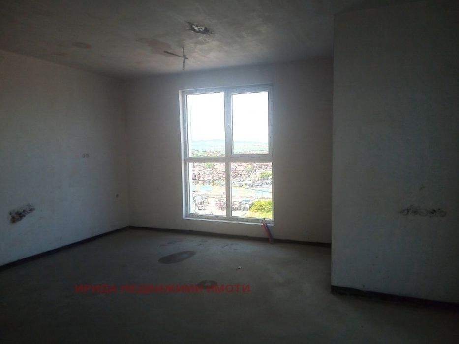 Тристаен апартамент в Бъкстон  с АКТ 16!