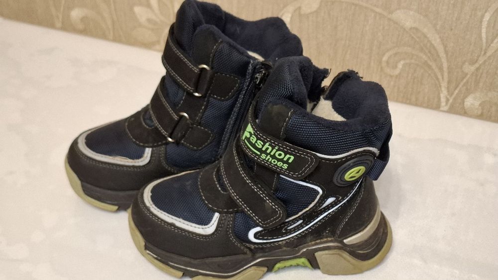 Продам зимние ботинки