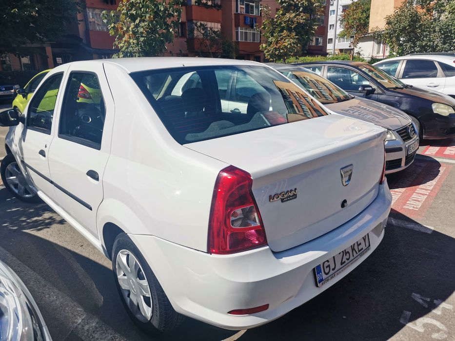 Vand dacia logan 2010 facelift benzina, motor 1.4  cu 73900 km reali