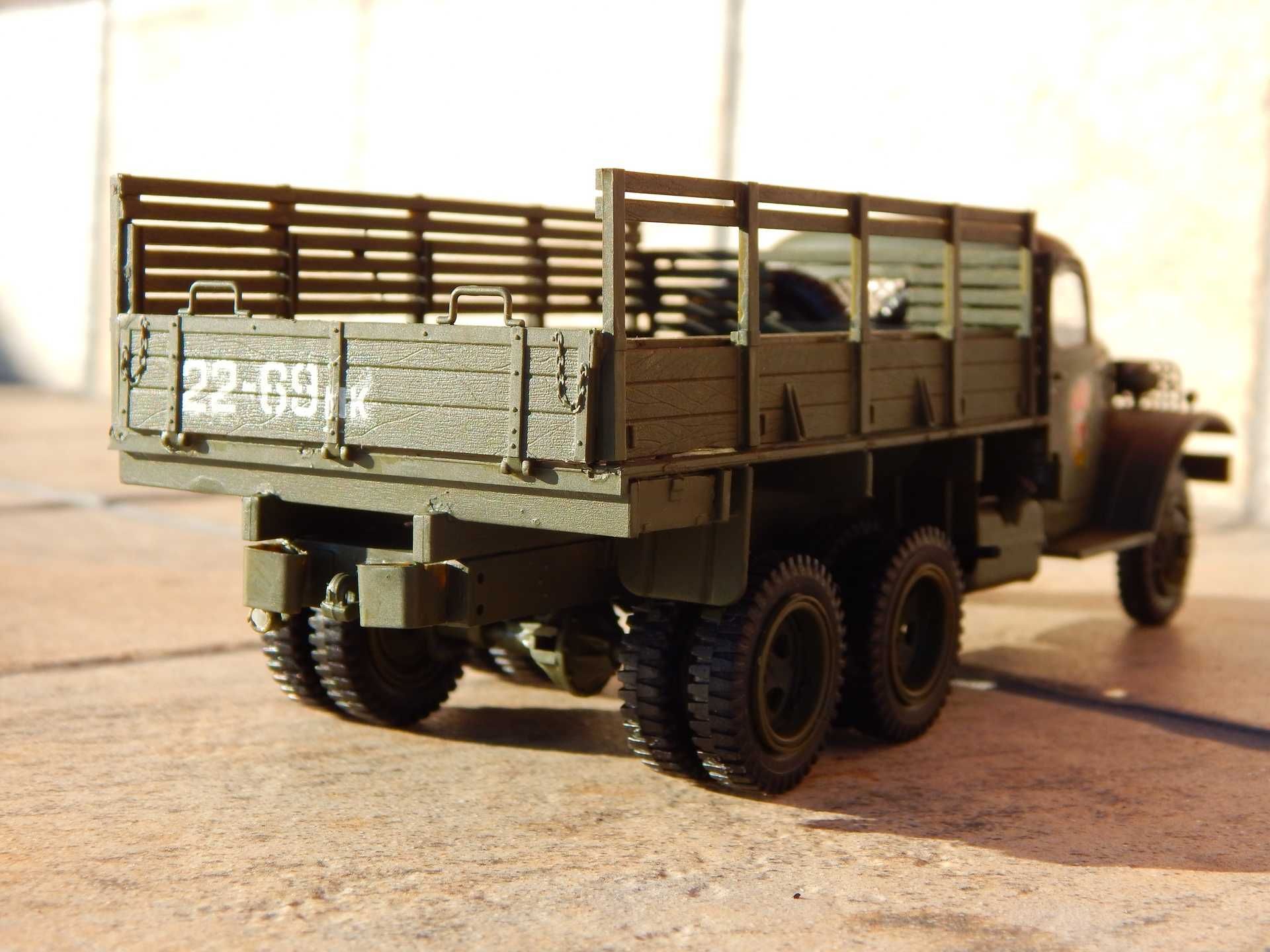 Macheta camion rusesc sovietic asamblat ZiS-151 1947 sc 1:35 Zvezda