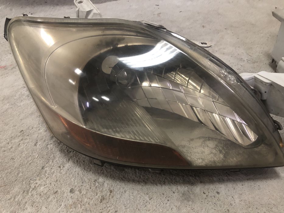 Фары Тайота Ярис