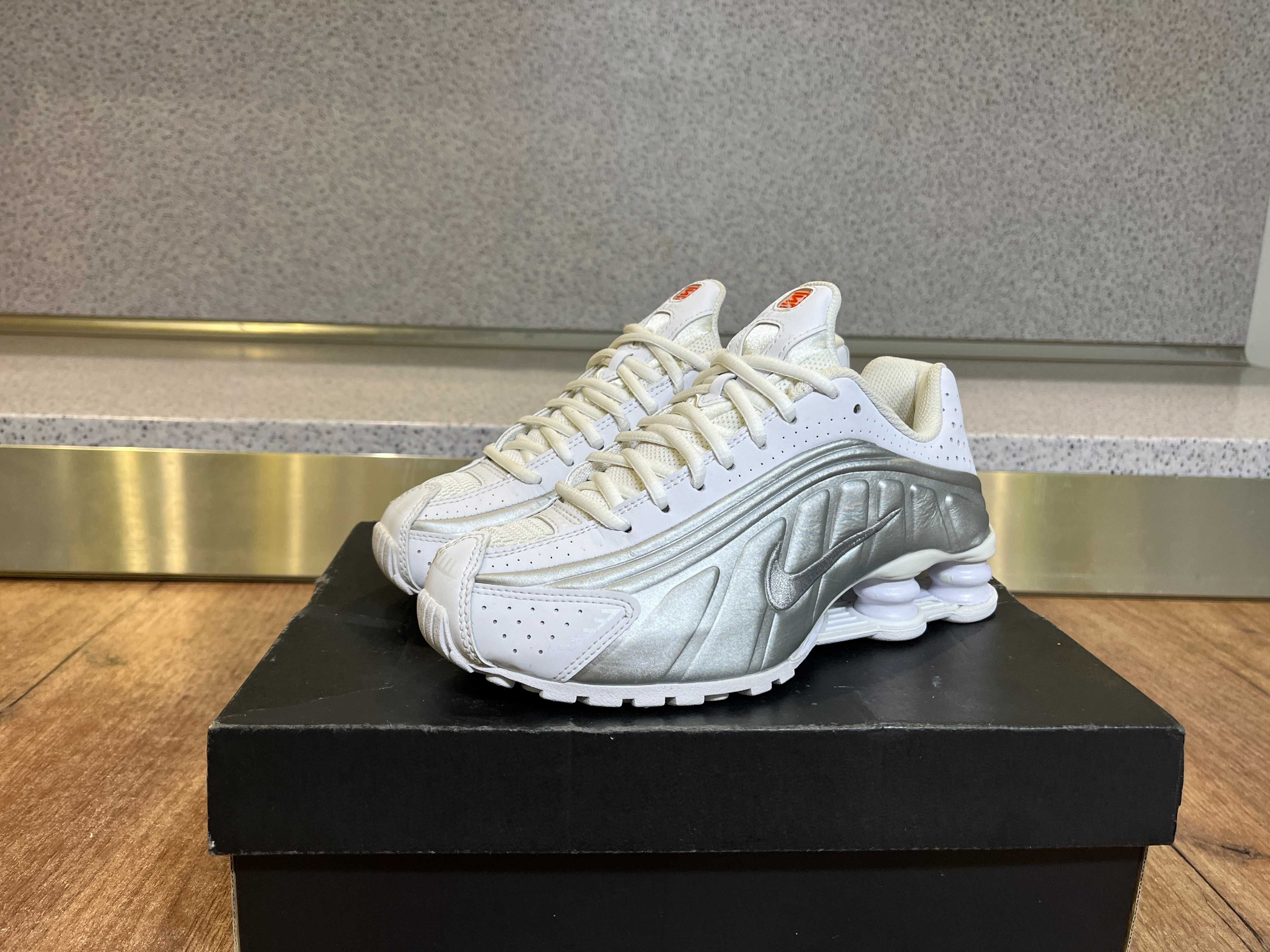 ОРИГИНАЛНИ *** Nike Shox R4 'White Metallic Silver'