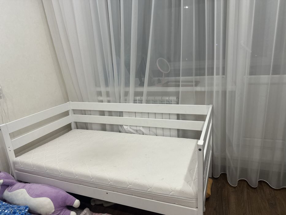 Продам детскую кровать с матрасом