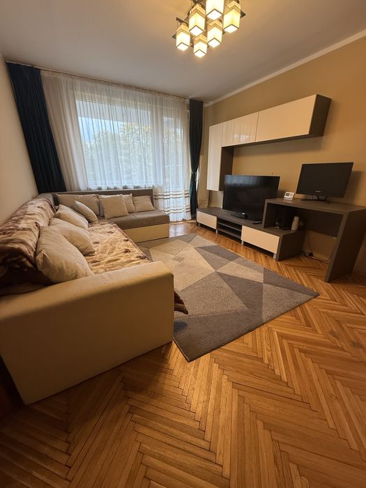 Inchiriez apartament 3 camere ultracentral Arad