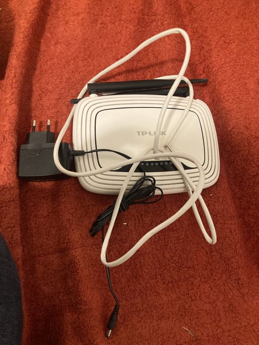 Router WiFi Tenda 300 la cutie