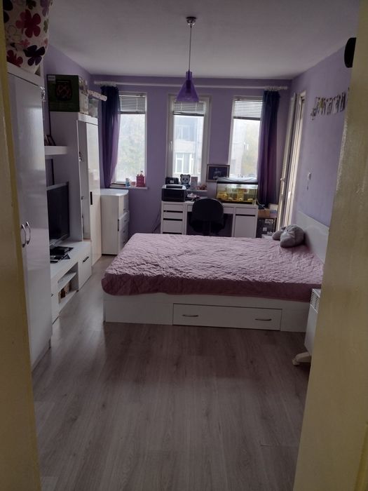 Продавам двустаен апартамент