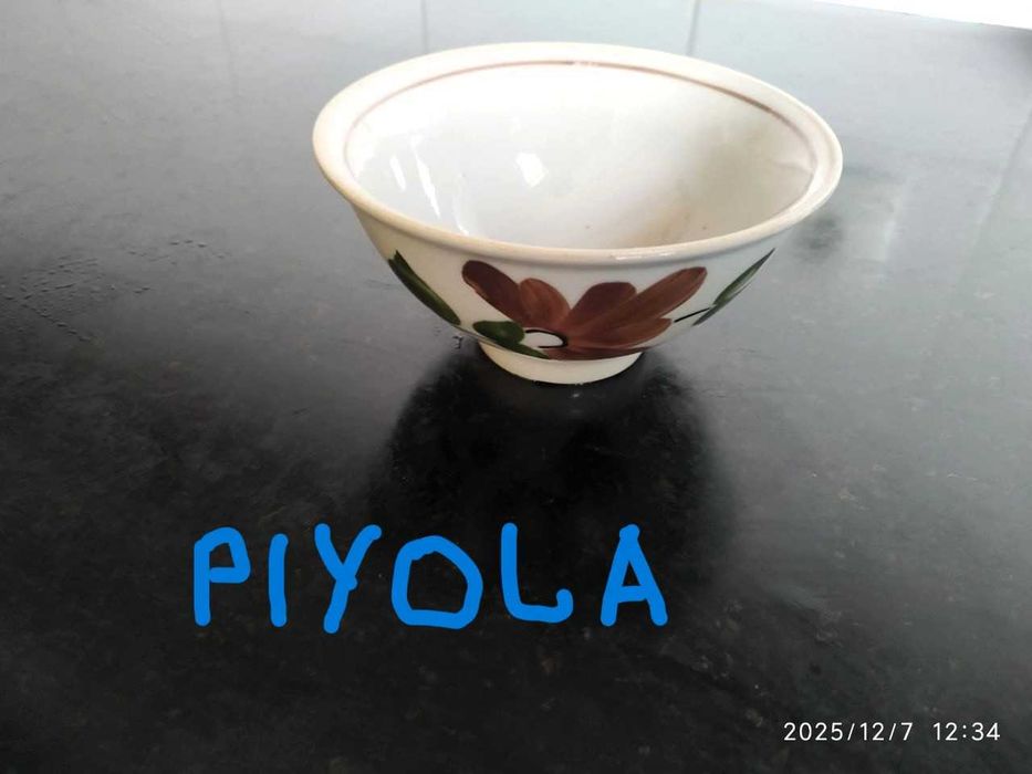 choynak piyola, kosa tavoq, tarelkalar sotiladi