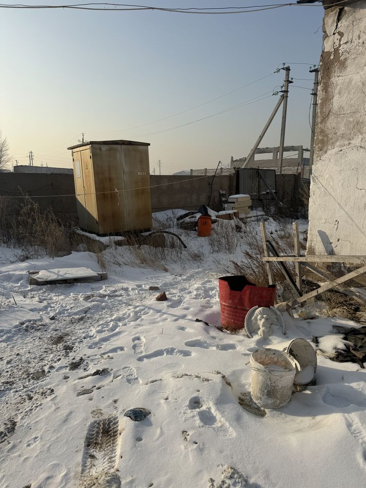Сдается по ул. Ондирис р-н Лесозавода, помещение 150м2 и 350м2.