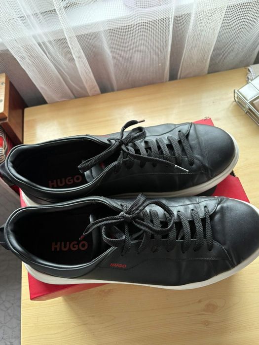 Обувки HUGO черни